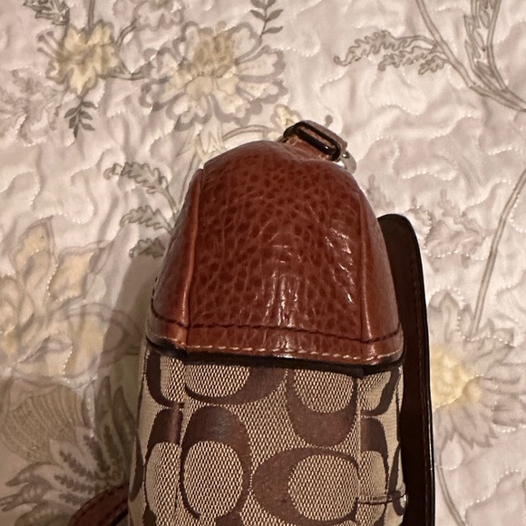 Coach Chelsea Brown and Tan Signature Shoulder Bag - Picture 4 of 16